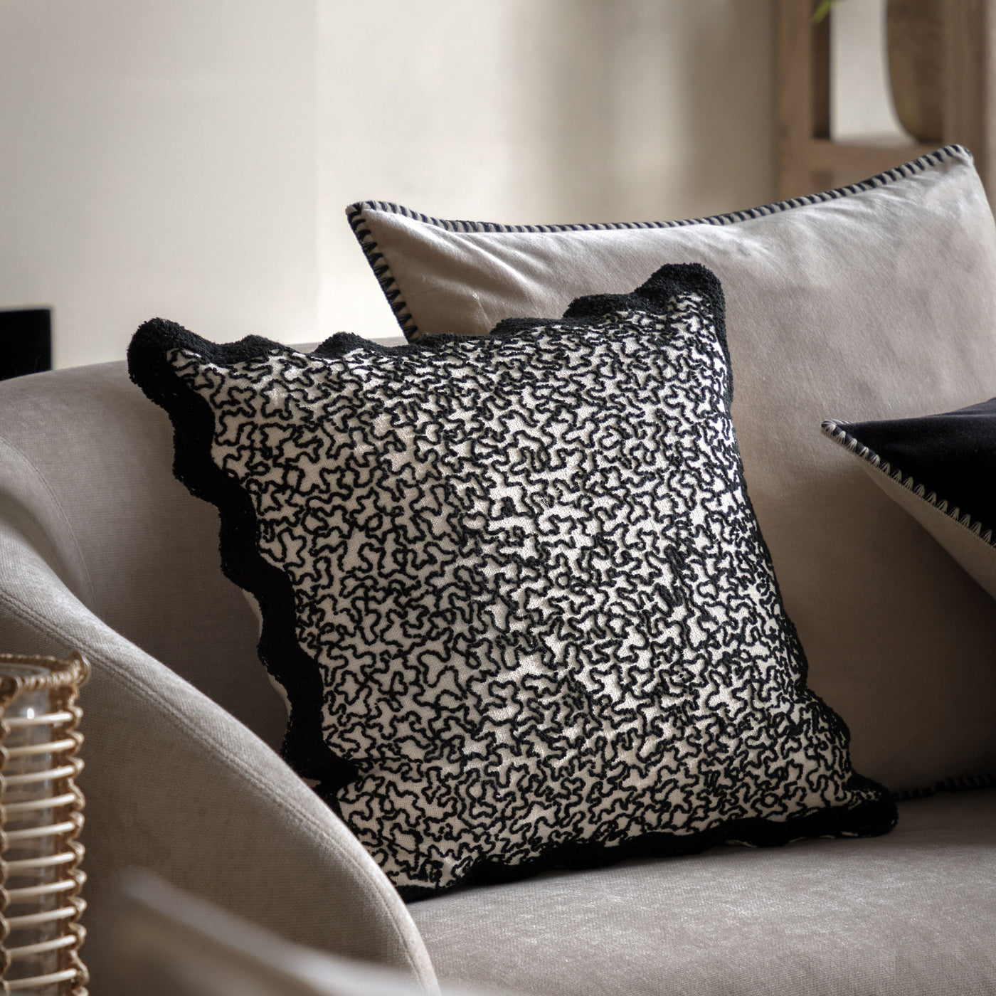 Tabor Cushion Black