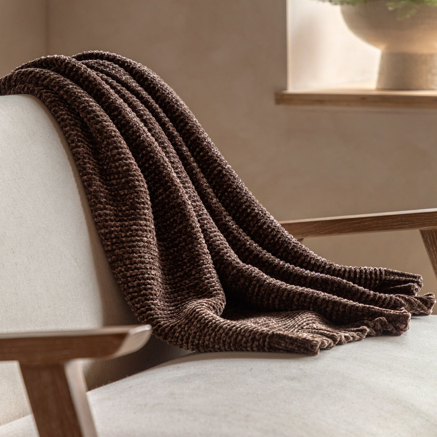 Deco Luxe Chocolate Chenille Throw