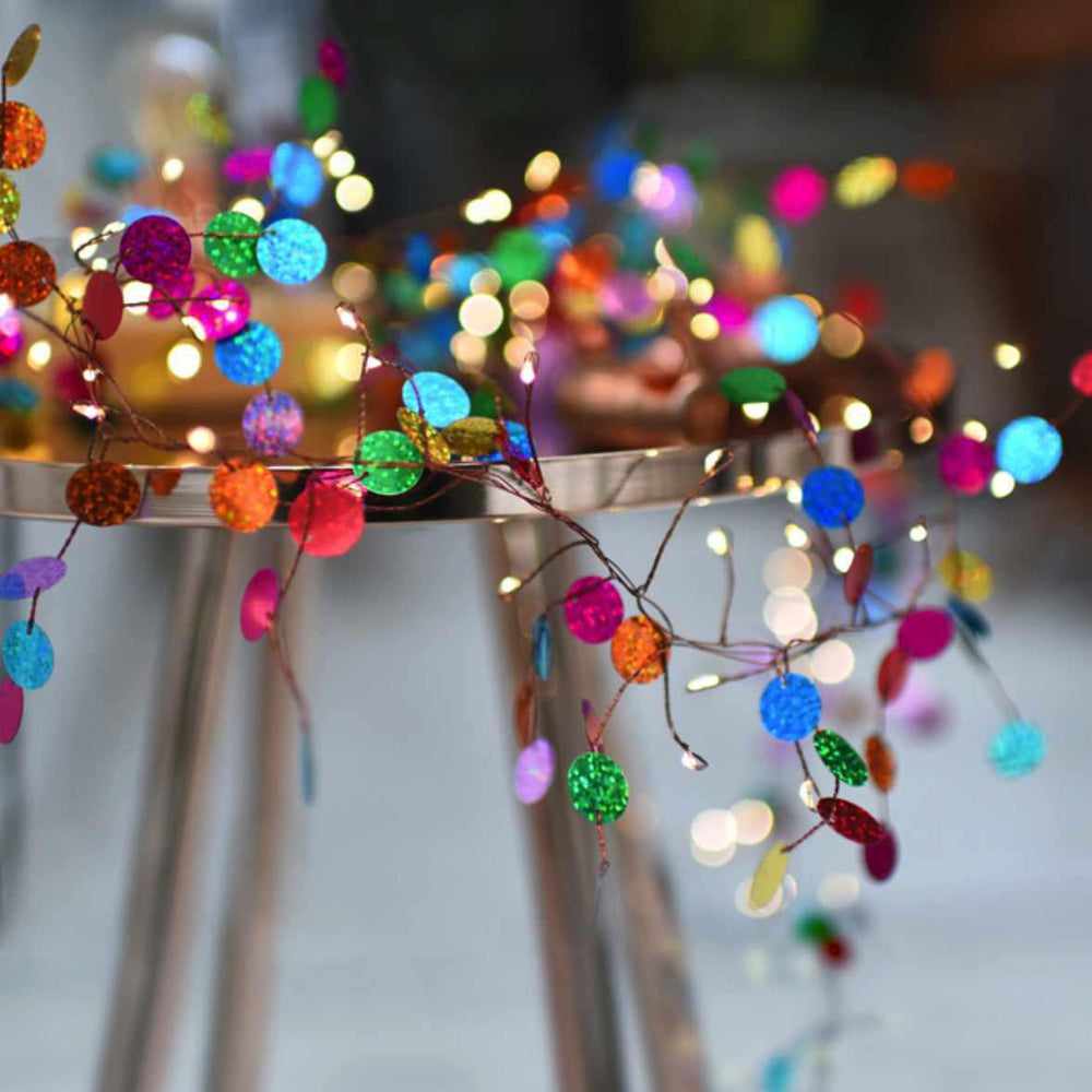 6x LED Candles & 2x Confetti Garland Set