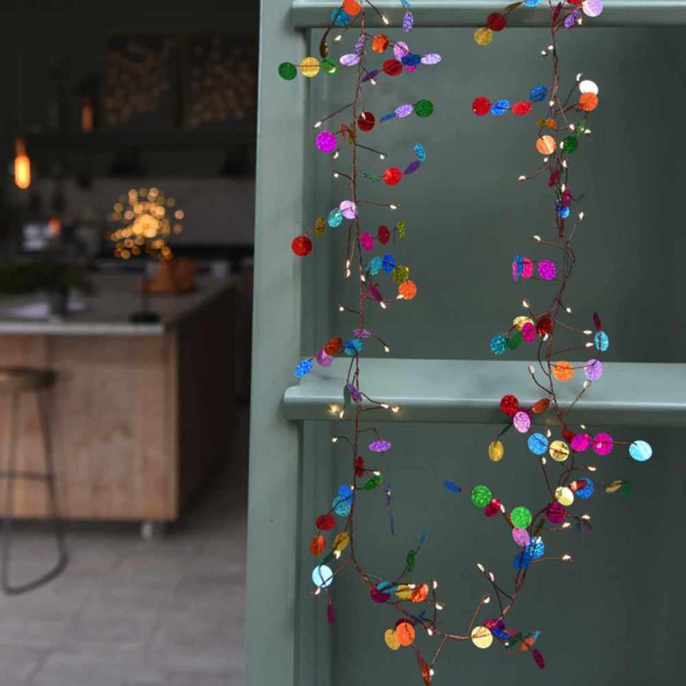 6x LED Candles & 2x Confetti Garland Set