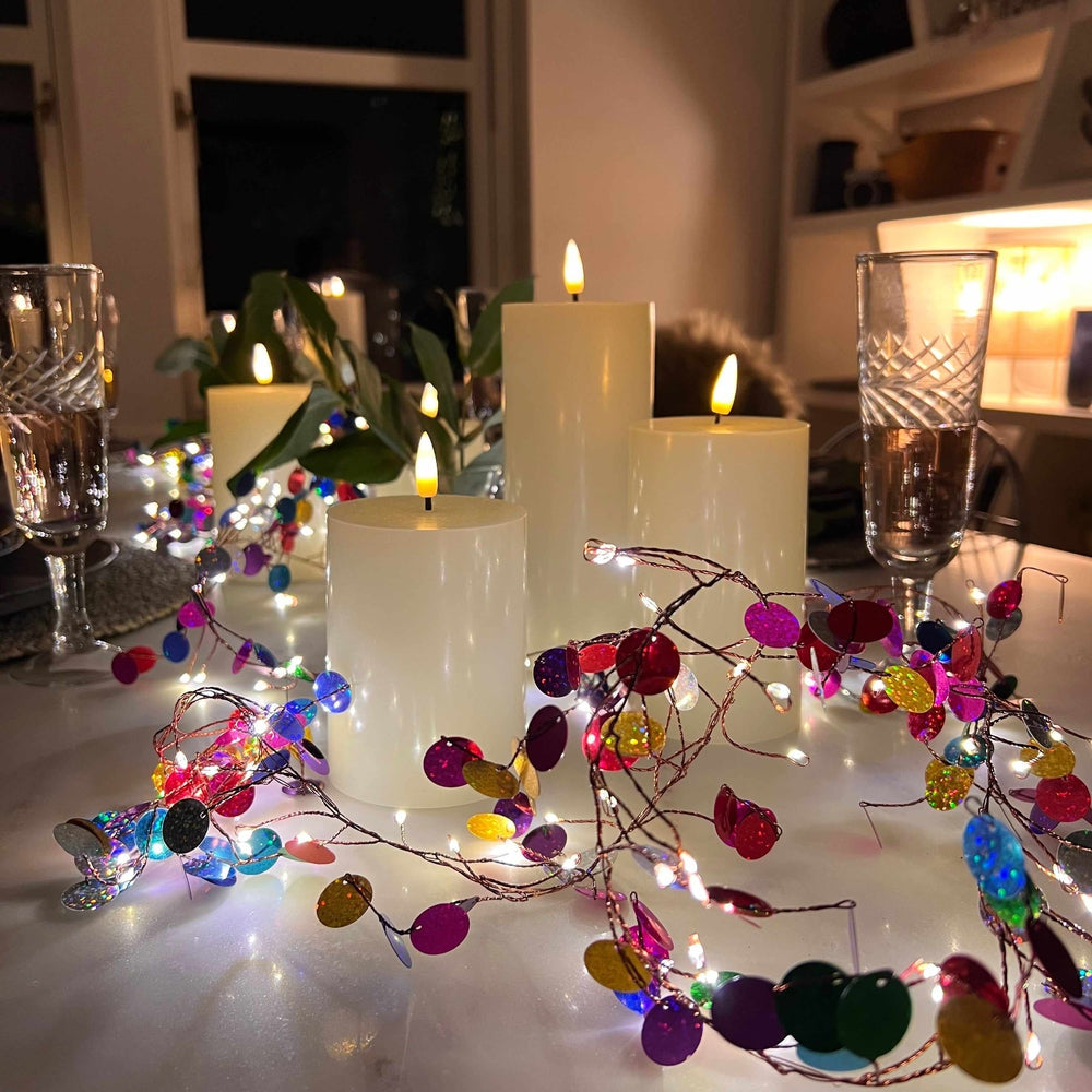 6x LED Candles & 2x Confetti Garland Set