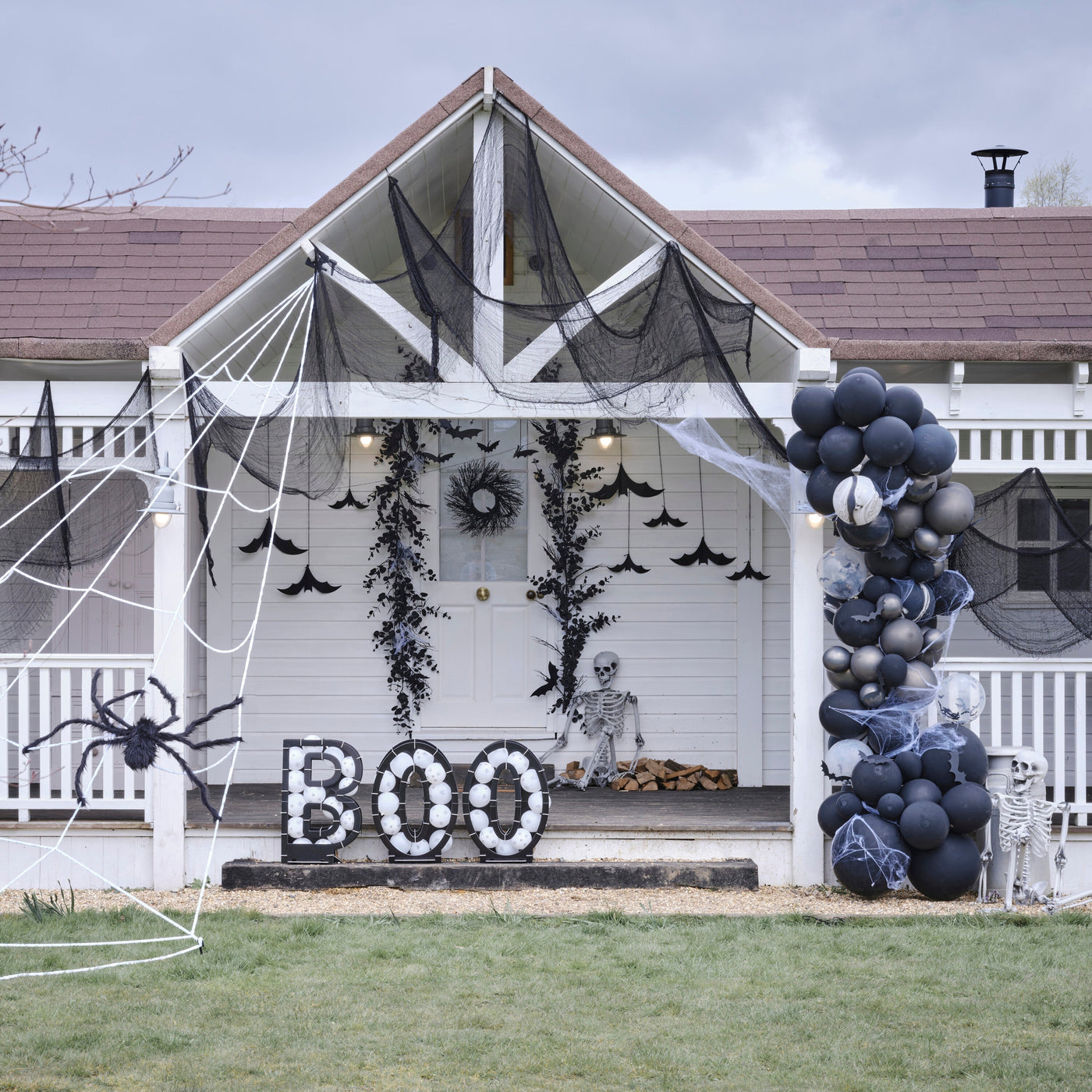 Webbing & Hanging Bats Halloween Garland Pack