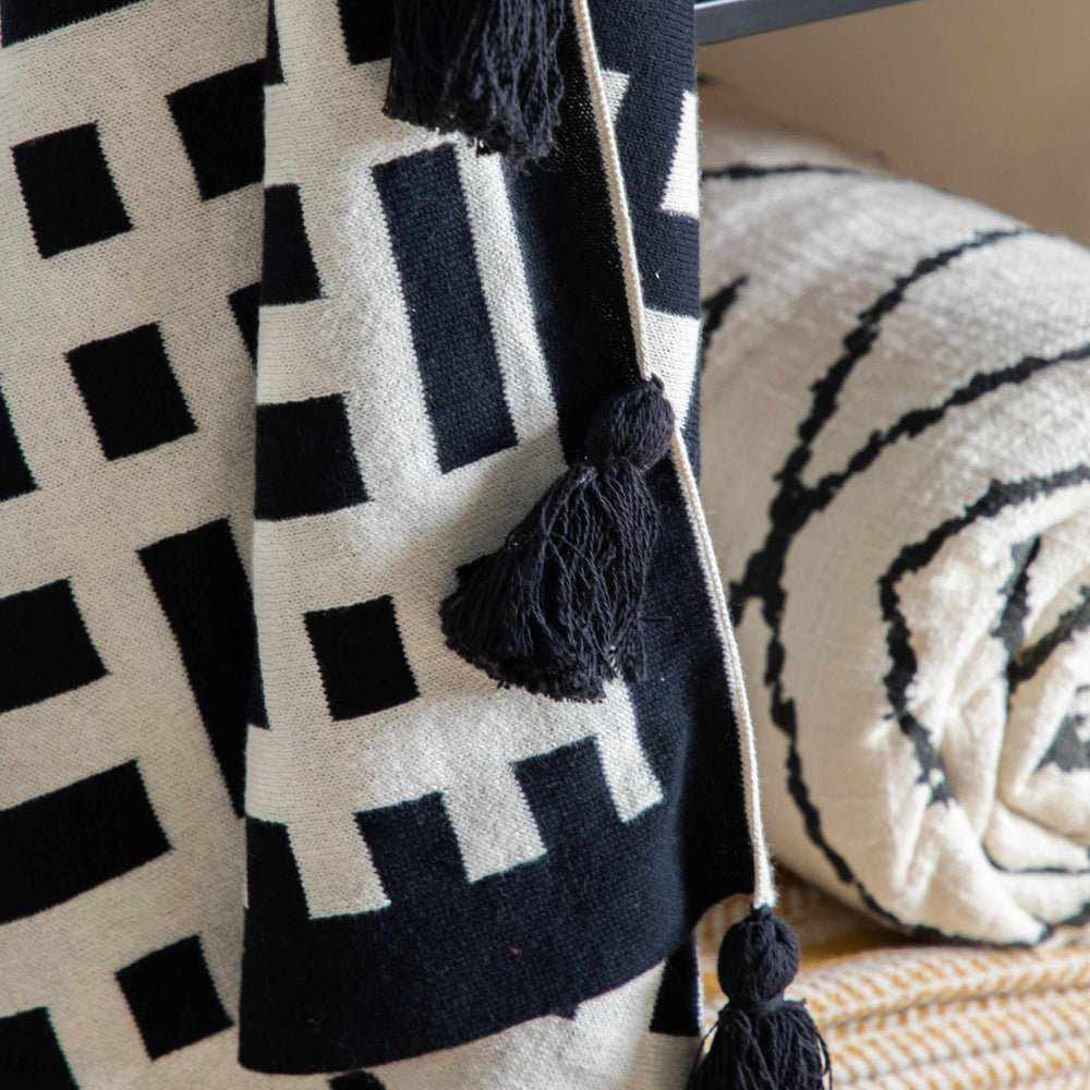 Meton Knitted Tassel Throw Black - NEST & FLOWERS