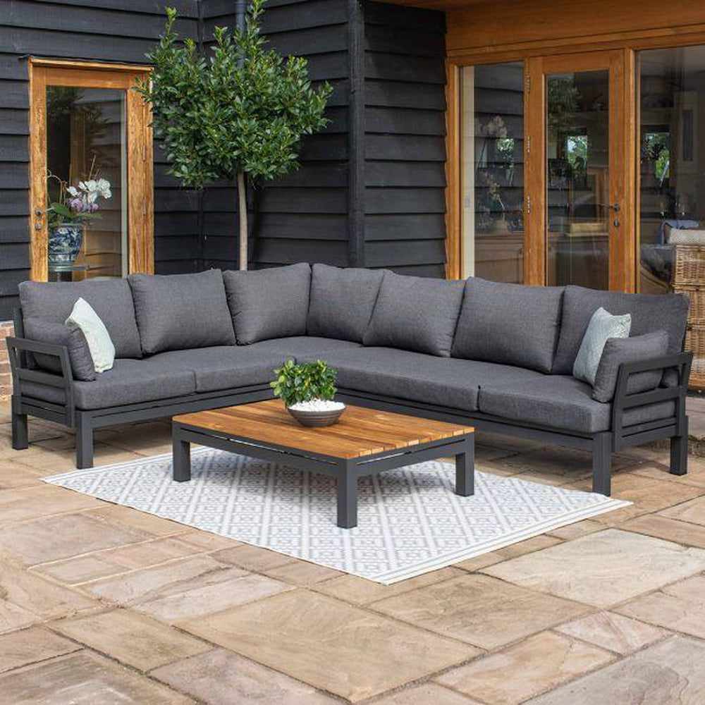 Polperro Outdoor Corner Group