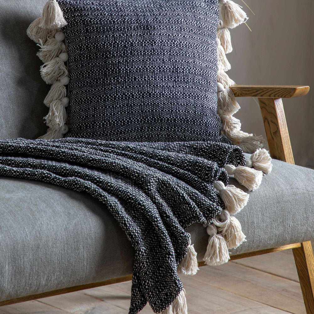 Woven Throw with Tassels Black - NEST & FLOWERS