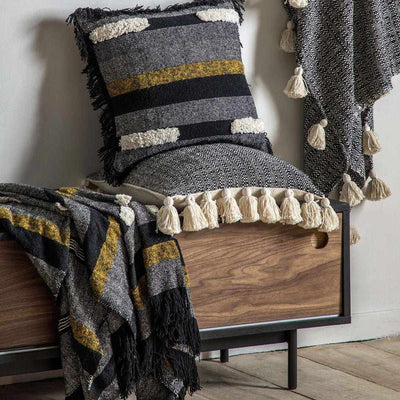 Woven Throw with Tassels Black - NEST & FLOWERS